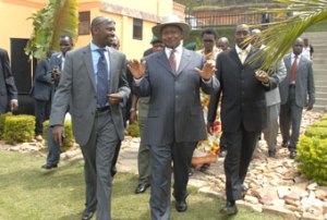 Mwenda and Museveni at a social function. Internet photo